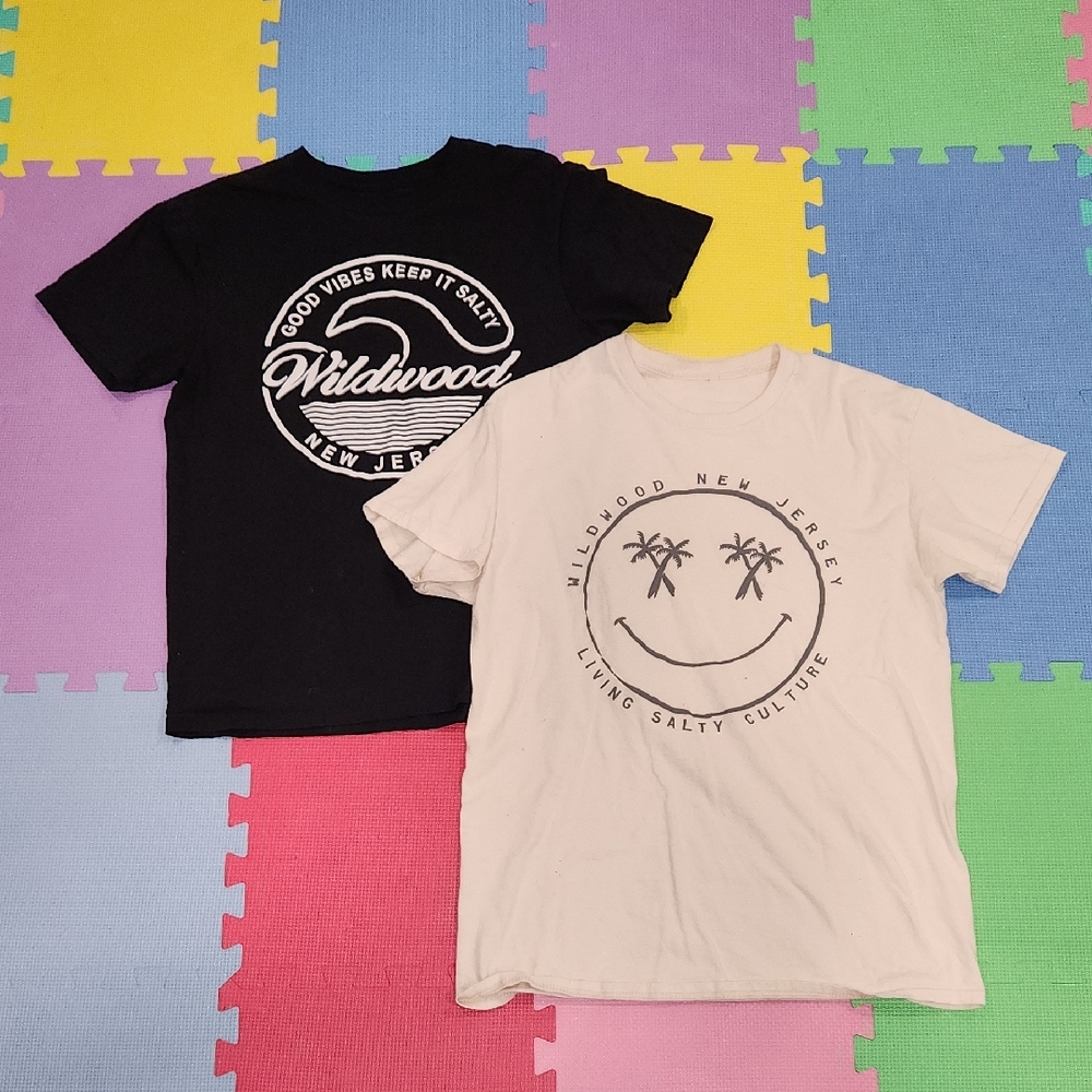2 Men's Black and Cream Short Sleeve Graphic Tees